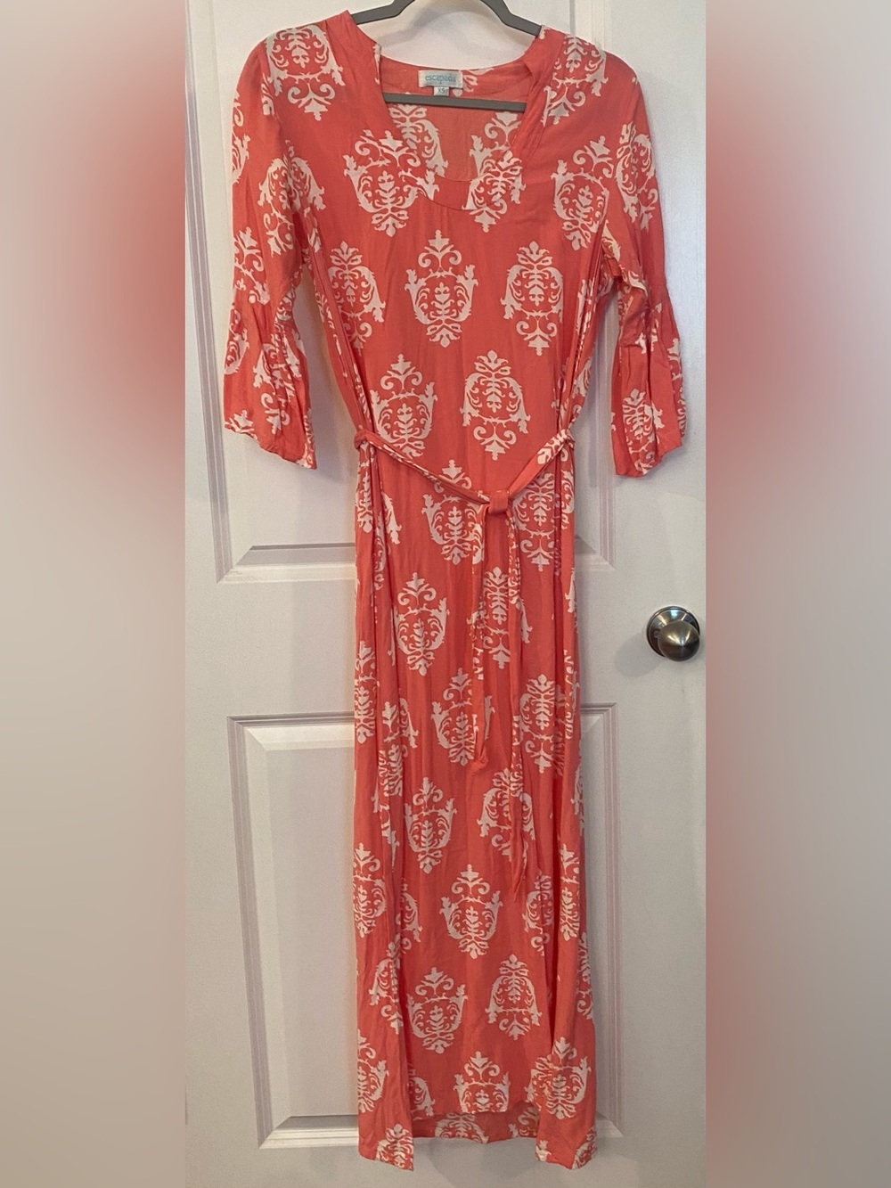 Escapada Maxi Dress Sz XS Coral W/White Design Tie Belt 3/4 Bell Sleeves V-neck